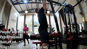 Treino para as costas com flexibilidade e hardcore