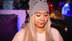 College Girl with Big Butt Teases Online for Quick Cash