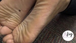 ebony college feet exposed! candid ethiopian soles and toes rock!