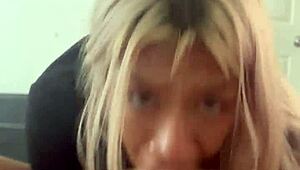 Mexican girlfriend shows off her deepthroat skills at home