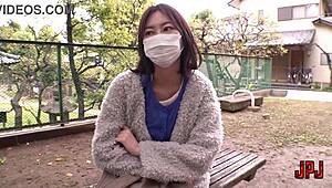 married woman exposing her pussy in the park 😳