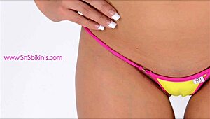 Crotch-shot obsession in bikini 😍