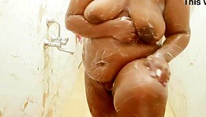 Indian Hyderabad Aunty Caught Naked in Steamy Shower Scene!