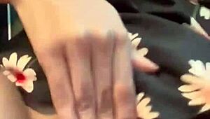 greluda 18 anos sucks pussy in hot licking session