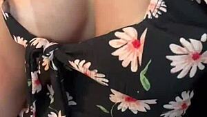 greluda 18 anos sucks pussy in hot licking session