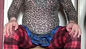 Shy Crossdresser Deepthroats Dildo In Homemade Scene