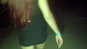 levo minha esposa para passear sem calcinha na praia de noite