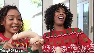 Zašto ova ebony MILF sa crnim mladićem 18+ jebe ogroman beli kurac?