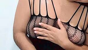 mujer infiel seduces her lover for steamy milf action tonight