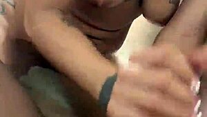 strawberry lulu and druffbandit sharing a wild blowjob in the pool