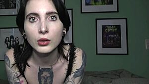 Dein Schwanz Belongs to Me! Lou Nesbit and Lia Louise Dominate!