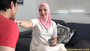 Razia Bhabhi渴求邻居Suraj的粗棒，回来再战！