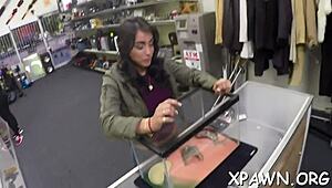 Amateur spreads wide for a messy cum shot