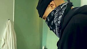 Khloe Kapri tenåring våt fitte tar monsterkuk! Wow!