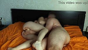 פיצוץ הזרעה - רדחוט פוקס רוכבת חזק בסגנון כלב