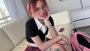 Será que a Melhor Amiga da Filha Precisa de Disciplina Rígida? Elle Marz em Fantasia Caseira