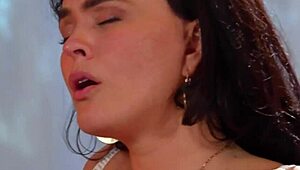 Lesbensexualität Krissy Lynn und Kourtney Rae beim Gesicht Sitzen