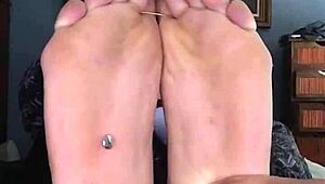 Wow, check out this extreme feet action, it’s totally insane 😱