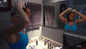 I’m obsessed with Deauxma giving shampoo and a hot blowjob. Her skills blow my mind every time.