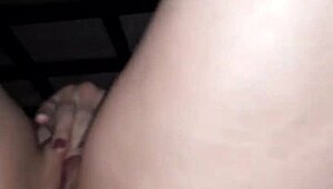 I am Suzy Klinn riding and dancing for you with my shaved pussy
