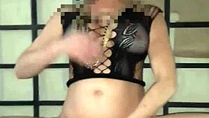 I am Suzy Klinn riding and dancing for you with my shaved pussy