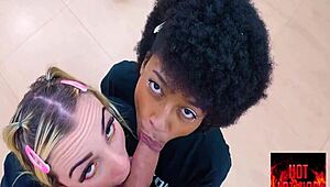 Pyszne jebanie z Vicky Menage: analne walenie dwóch niegrzecznych lasek