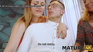 Hé cette leçon de luxure Mature4k avec blonde chaude c’est ouf !