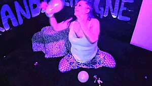 Cute milf pops balloon fetish