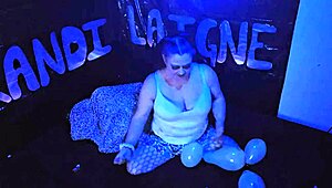 Cute milf pops balloon fetish