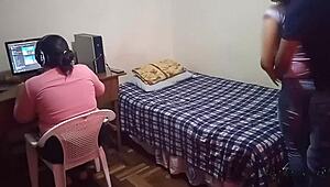 La Chica Gamer No Me Deja Jugar y Como Castigo La Termino Follando Antes Que Nos Descubran Casi Nos Pilla Pero Fue Muy Rico