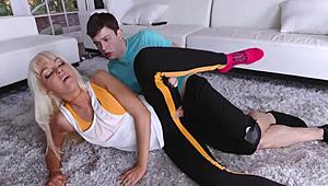 Секси мащеха я ебаха след тренировка, по дяволите, обичам го!