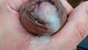 Hey, novinho, why are you JERKING and CUMMING so fast?