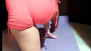 Ela quis se alongar s� pra mostrar a marquinha da bunda dela