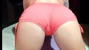 Ela quis se alongar s� pra mostrar a marquinha da bunda dela