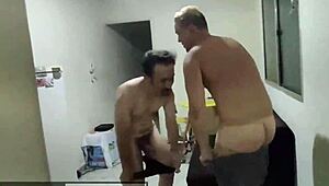 curtindo uma orgia quente com os putos safados dando tudo