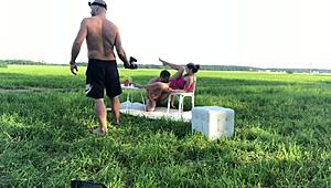 Задкулисен ебане с блондинка в луда акция зад сцената