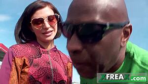 Faen! Ukrainske Lina Arian deep throats BBC etter bilopphenting!