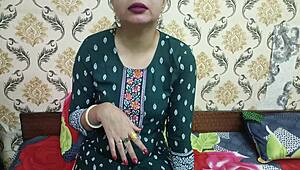 Profesora indiană seduce elevul în video viral de prima dată