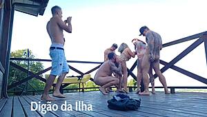 man, suruba on the balcony with this curvy redhead, unreal!