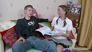 Opettaja panee oppilaan persettä raakana villissä oppitunneissa