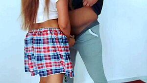 Pierwszy anal na Xvideos, nauczycielka rżnie mój ciasny tyłek na ostro