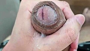 Big exotic twink finishes strong in homemade solo