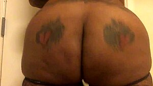 Ebony Babe Shakes Big Ass Wildly at Home with No Limits in Sight!