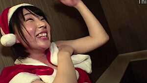 Santa Jepang Muda Ngocok di Toilet, Malu Banget!