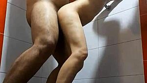 mamada y sexo duro en el baño con la puta fan nora milf, espié y no resistí cogérmela - andy z 94