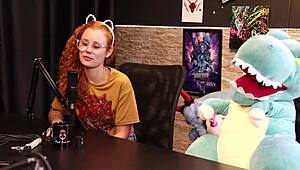 Unusual Request: She Puts Pencil In Her Pussy - Dracaryssg