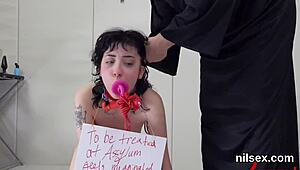 Mand, denne kinky søde blev slæbt til asyl for brutal røv terapi!