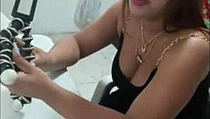 Colombian brunette amateur shows ass for boyfriend