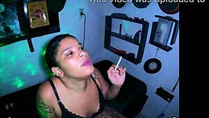 smoking girl fumando e me exibindo pra vc, masturbating solo with natural tits