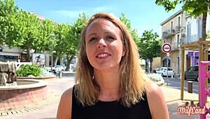 Julie, den frekke franske milfen, søker vill nytelse i del 1.